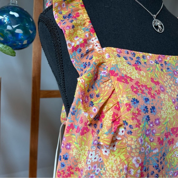 Eclair NWT Floral lightweight flowy tank - Picture 3 of 10